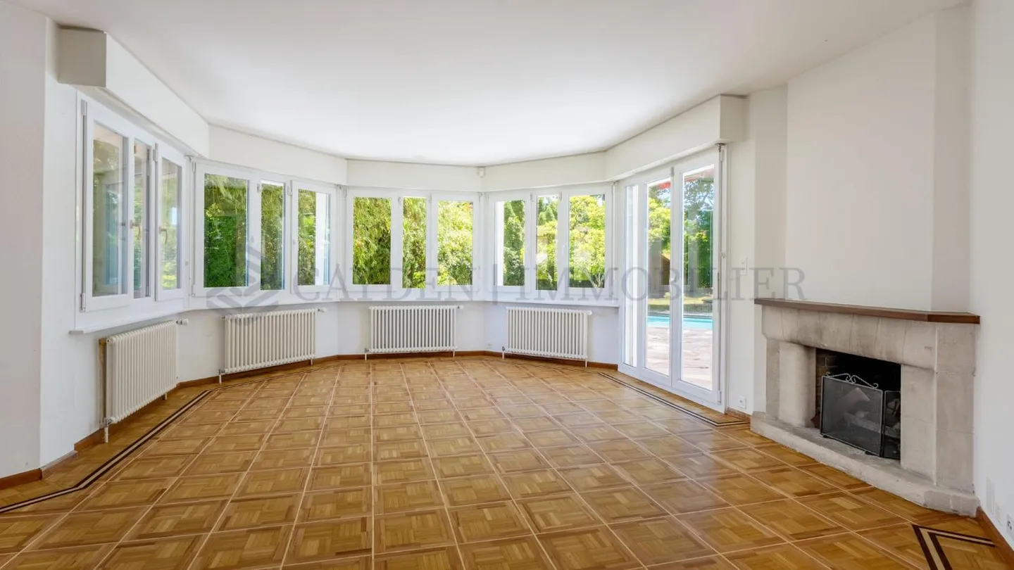 Charmante Villa mit großem Garten - Foto 6 von 11