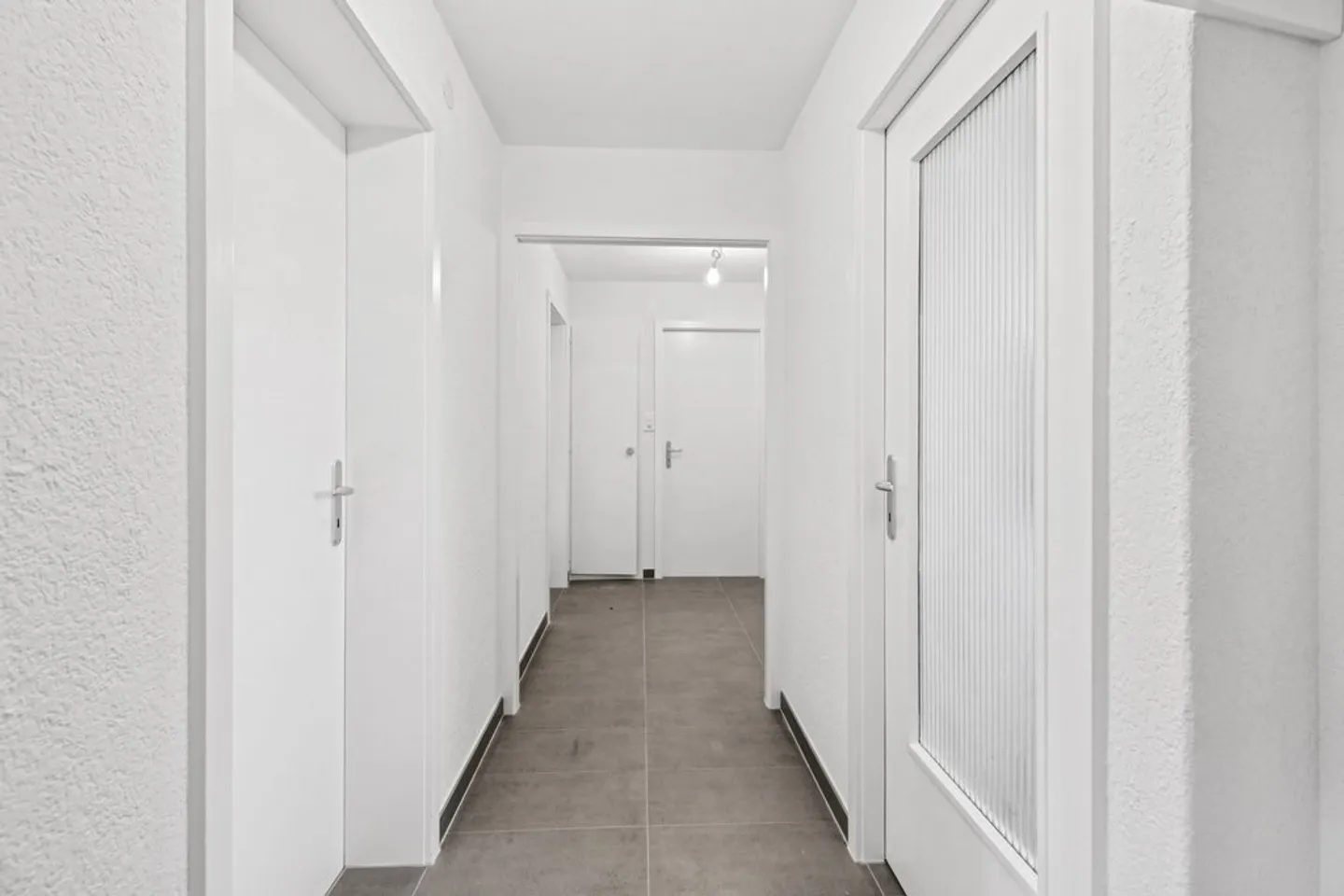 Schöne renovierte 4-Zimmer-Wohnung mit Balkon - Foto 5 von 10