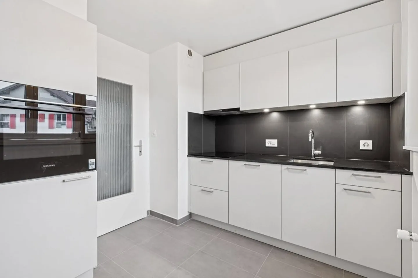 Schöne renovierte 4-Zimmer-Wohnung mit Balkon - Foto 2 von 10