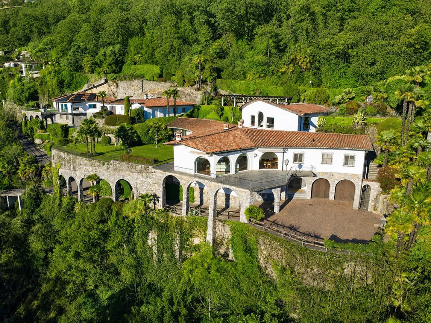 Atemberaubende Villa mit Seeblick - Foto 2 von 12