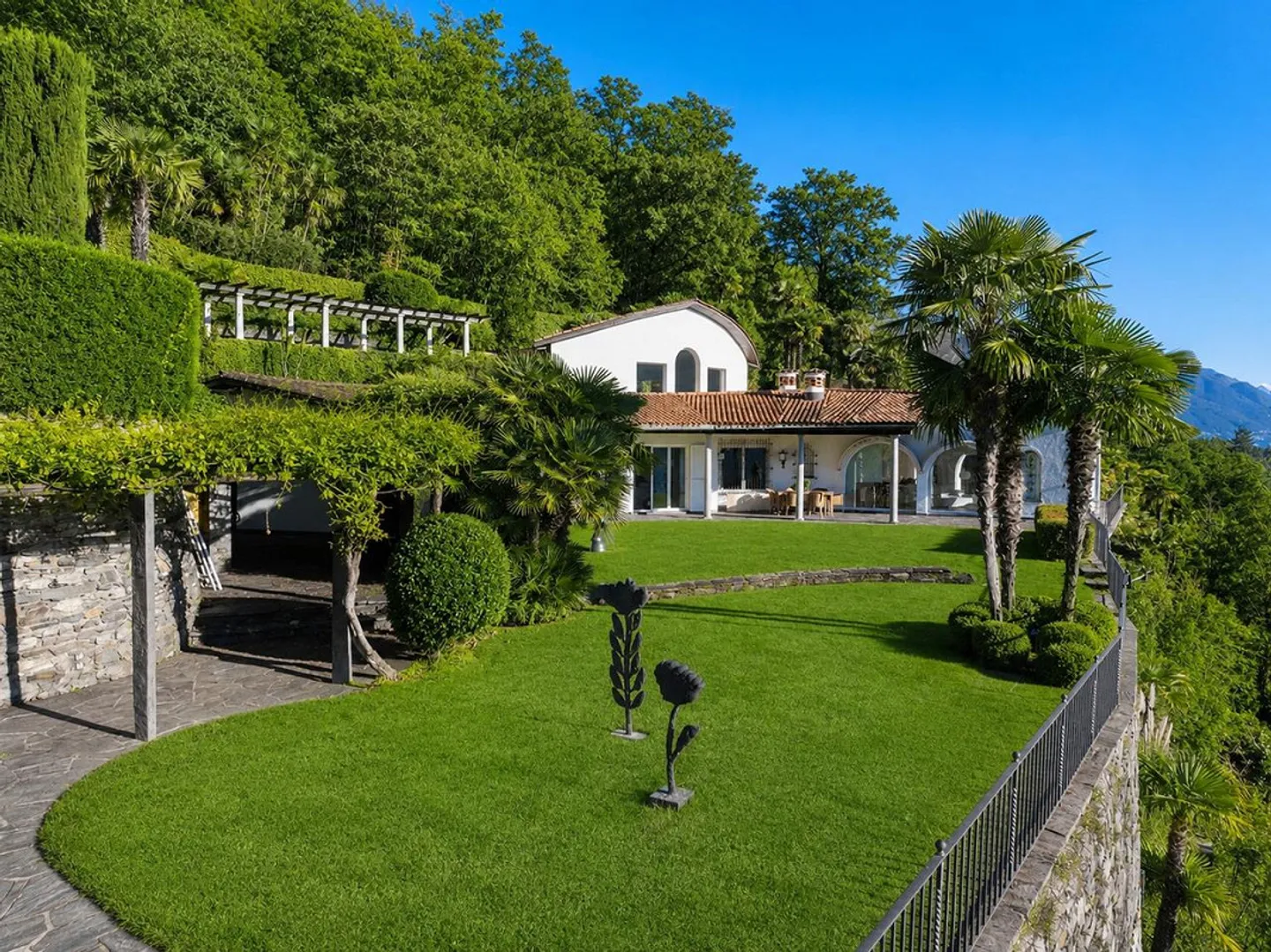Atemberaubende Villa mit Seeblick - Foto 1 von 12