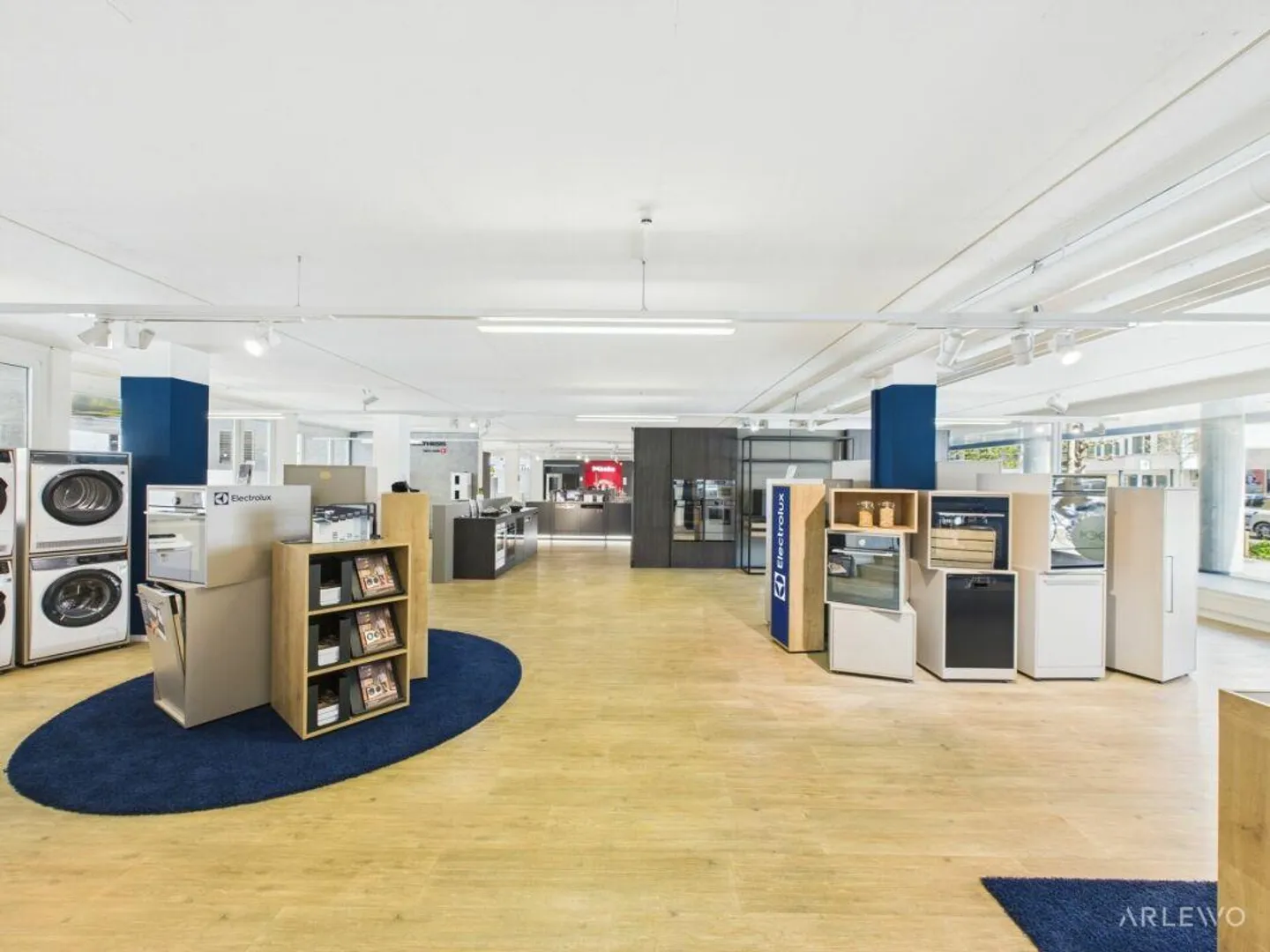 Ampia area al piano terra sulla frequentata Obergrundstrasse - Foto 4 di 8