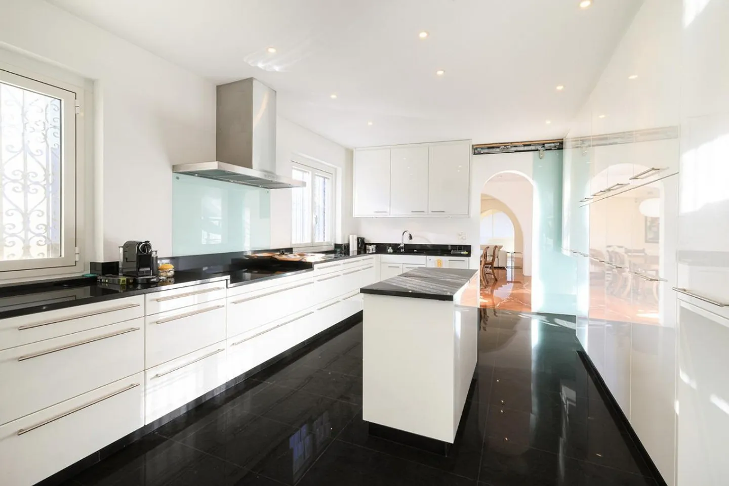 Atemberaubende Villa mit Seeblick - Foto 8 von 12