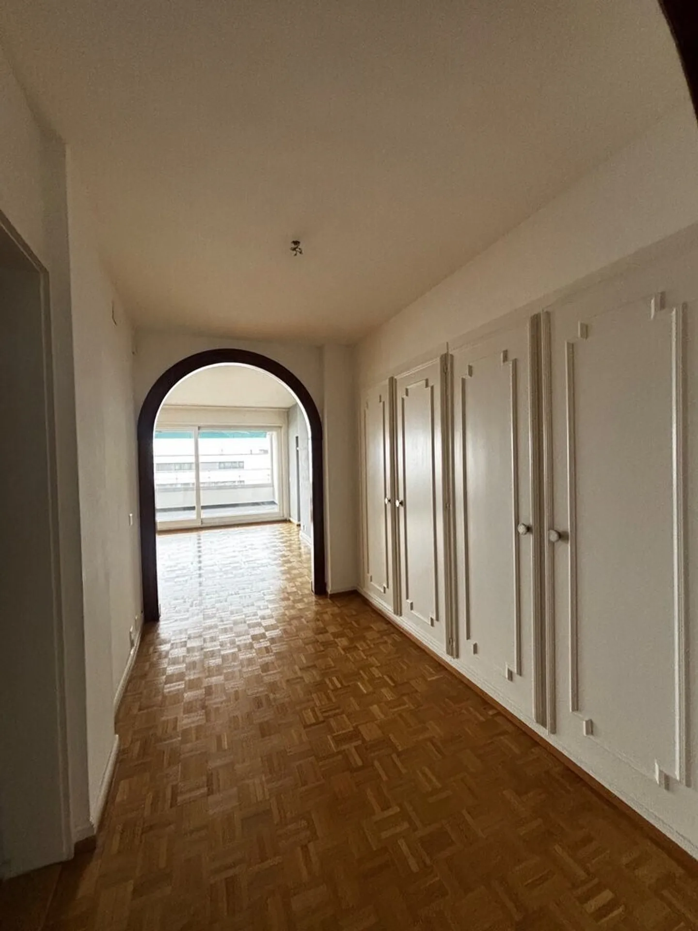 In einem ruhigen Viertel in der Nähe von Annehmlichkeiten - Foto 6 von 11