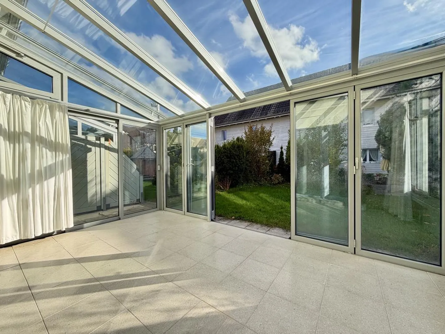 Spacious living in a quiet location with perfect infrastructure - Photo 4 of 12