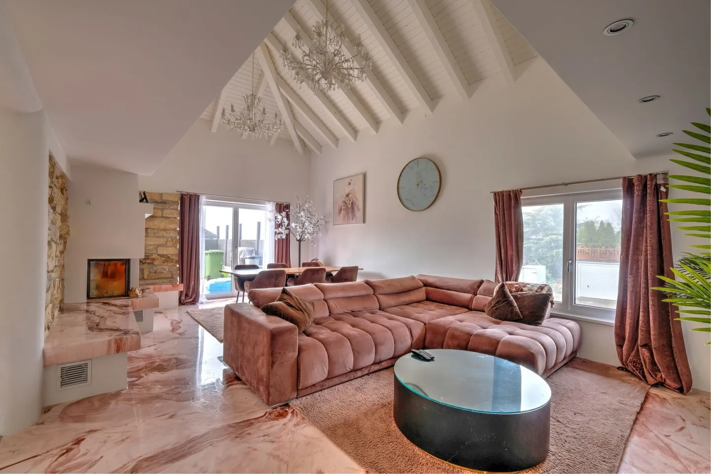 Bellissima e grande casa unifamiliare di 8,5 locali su strada privata con giardino - Foto 4 di 23