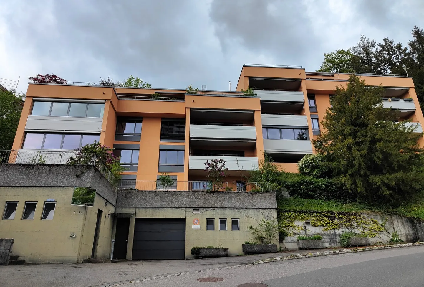 Grosszügige und helle 4.5-Zimmer-Wohnung mit Bergblick in Thun - Foto 2 von 18