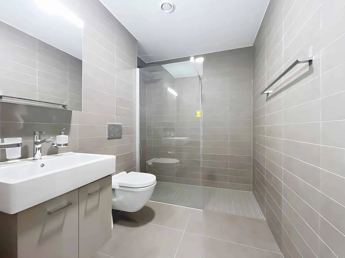 Appartamento moderno di 2.5 locali in un edificio Minergie - Planches 20b - Foto 6 di 8