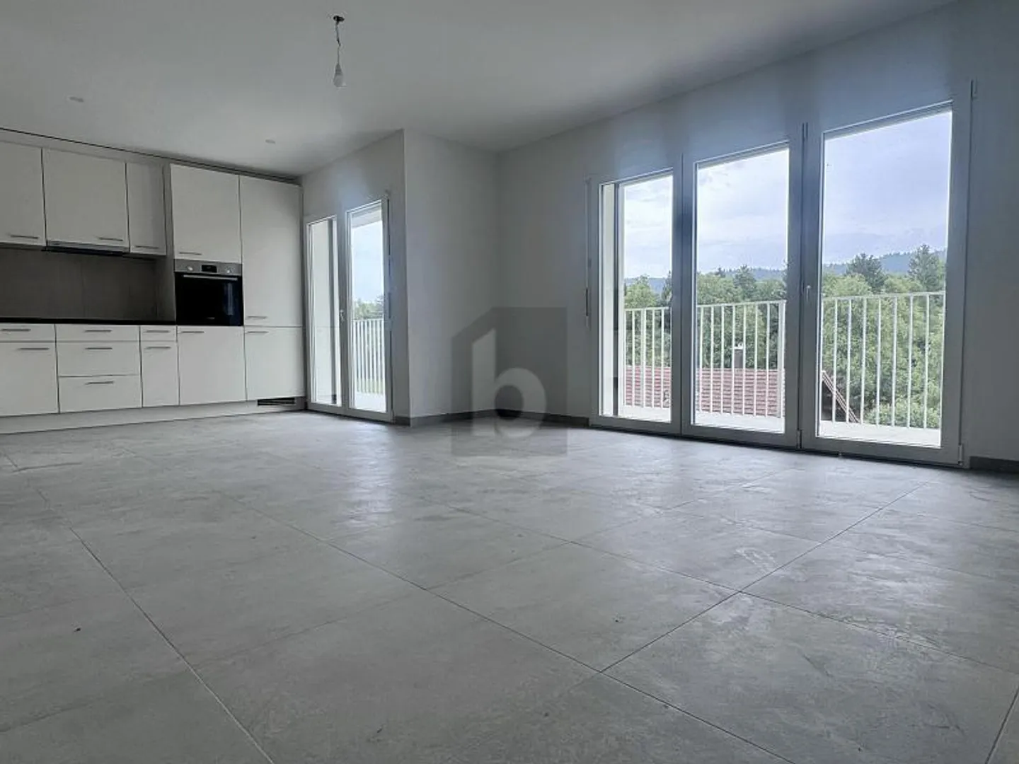 NEU UND IDEAL GELEGEN MIT 18M2 BALKON - Foto 1 di 6