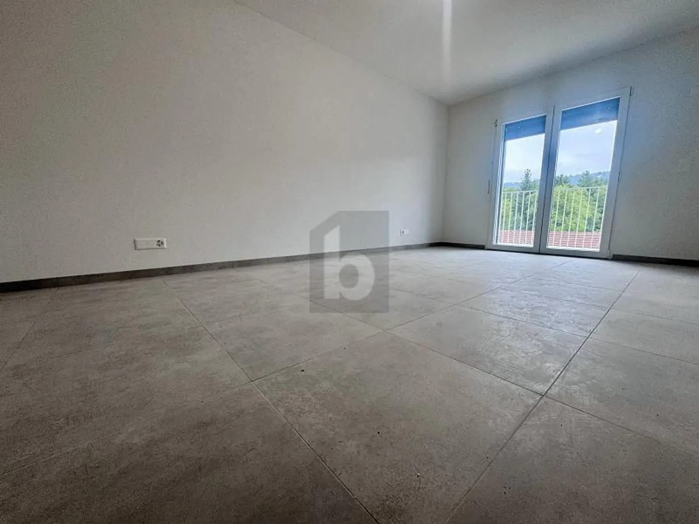 NEU UND IDEAL GELEGEN MIT 18M2 BALKON - Foto 3 di 6
