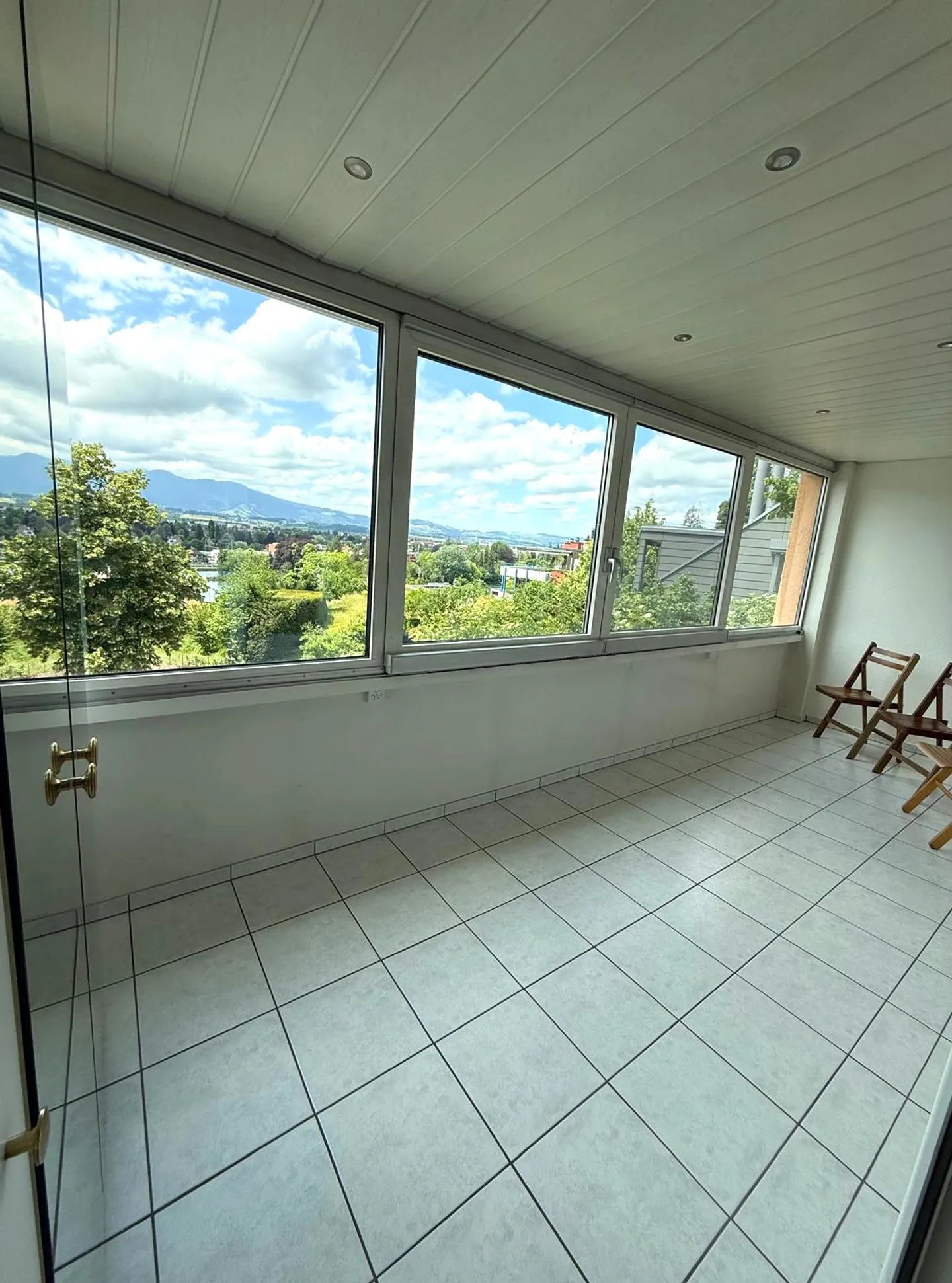 Grosszügige und helle 4.5-Zimmer-Wohnung mit Bergblick in Thun - Foto 3 von 18