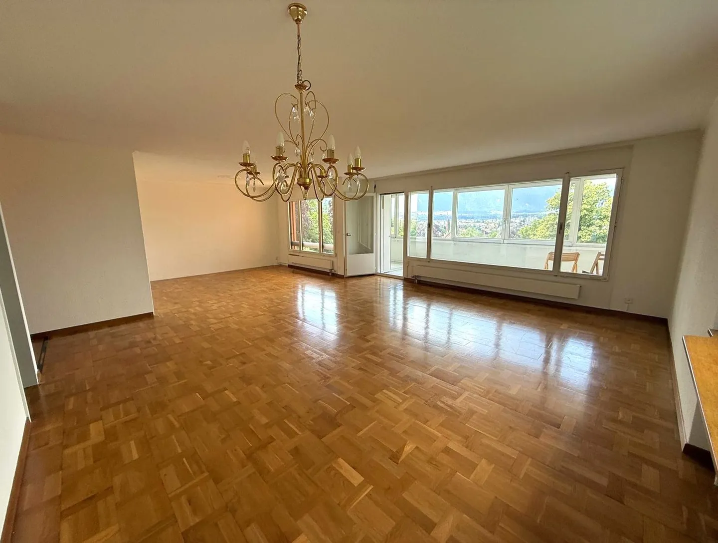 Grosszügige und helle 4.5-Zimmer-Wohnung mit Bergblick in Thun - Foto 5 von 18