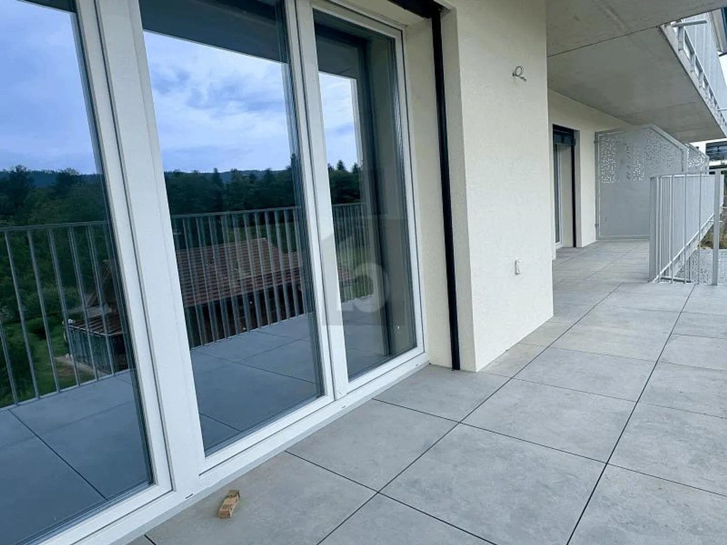 NEU UND IDEAL GELEGEN MIT 18M2 BALKON - Foto 4 di 6