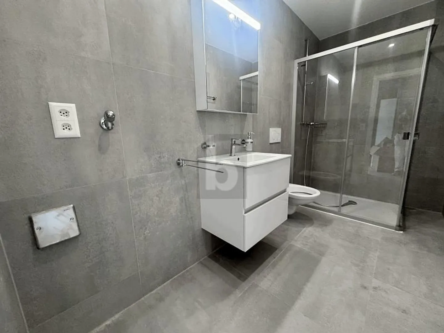 NEU UND IDEAL GELEGEN MIT 18M2 BALKON - Foto 5 di 6