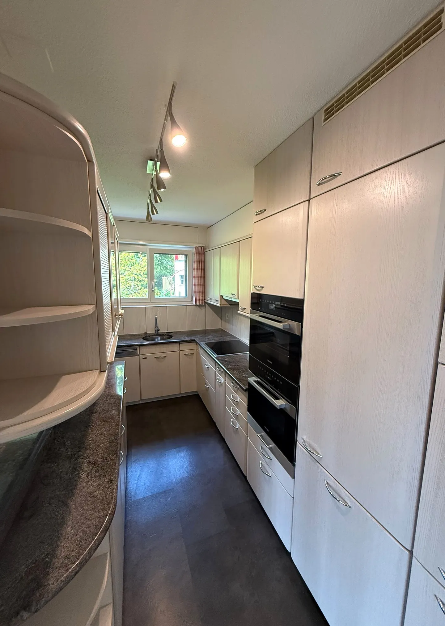 Grosszügige und helle 4.5-Zimmer-Wohnung mit Bergblick in Thun - Foto 9 von 18