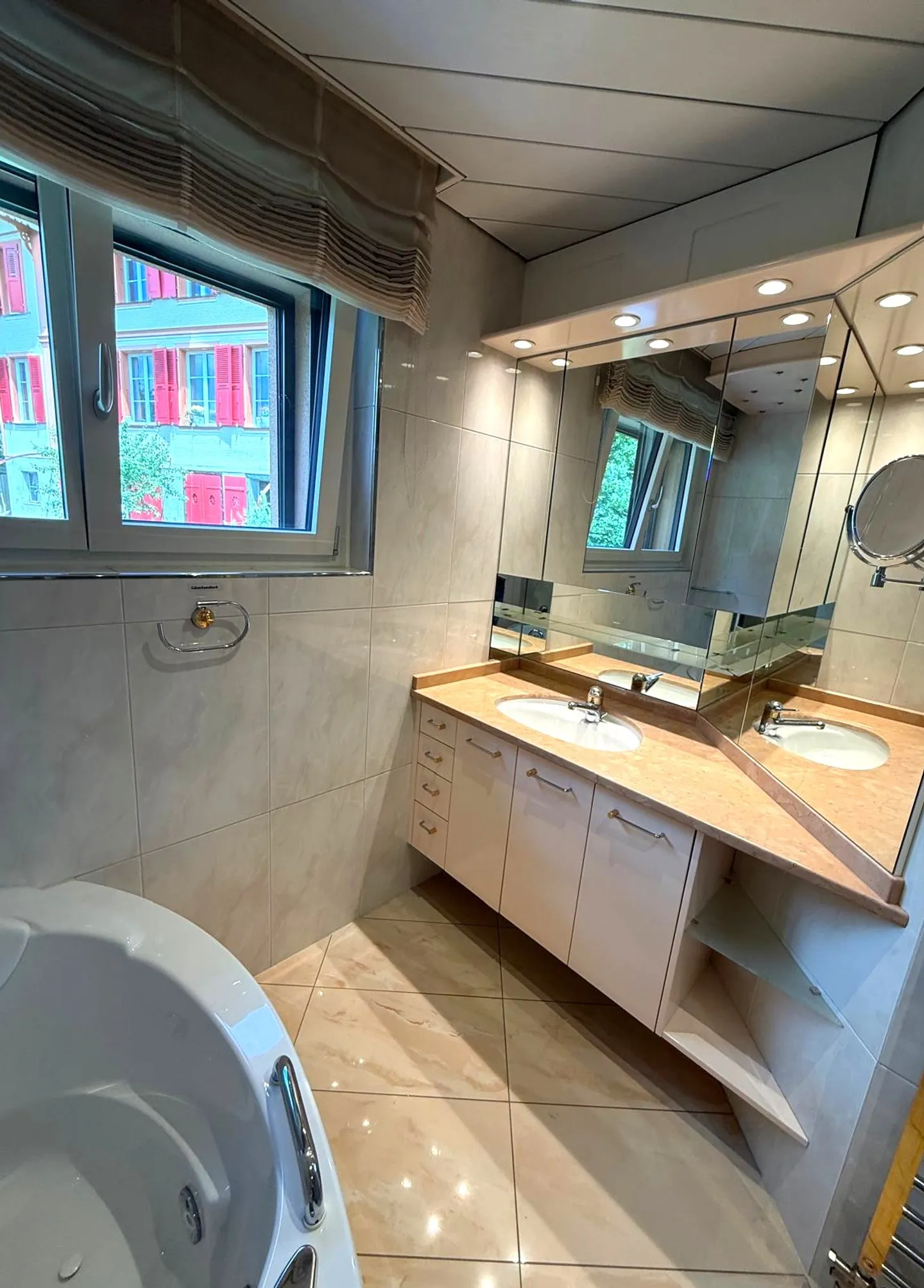 Grosszügige und helle 4.5-Zimmer-Wohnung mit Bergblick in Thun - Foto 12 von 18
