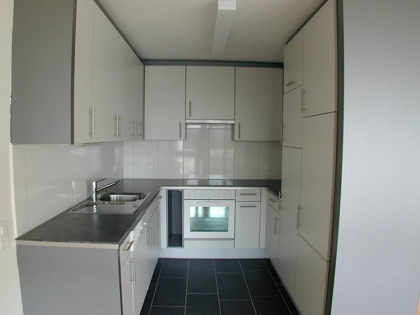 Appartamento luminoso di 4,5 stanze in affitto dal 01.04 - Foto 1 di 9