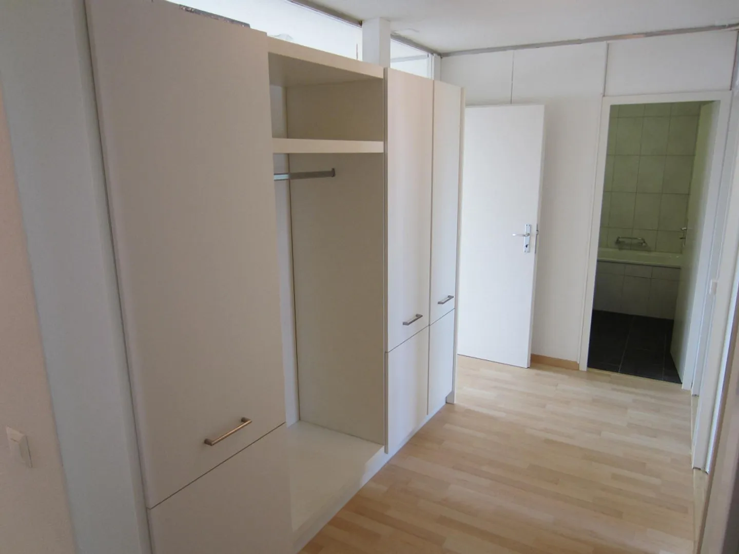 Appartamento luminoso di 4,5 stanze in affitto dal 01.04 - Foto 4 di 9