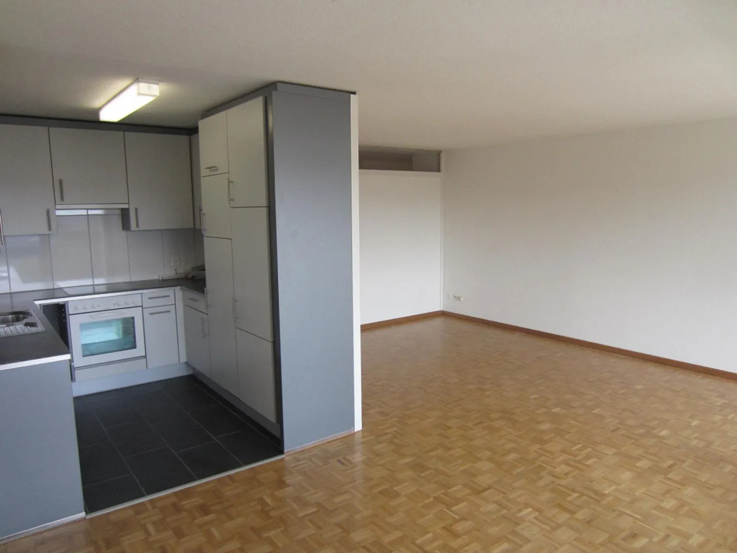 Appartamento luminoso di 4,5 stanze in affitto dal 01.04 - Foto 6 di 9