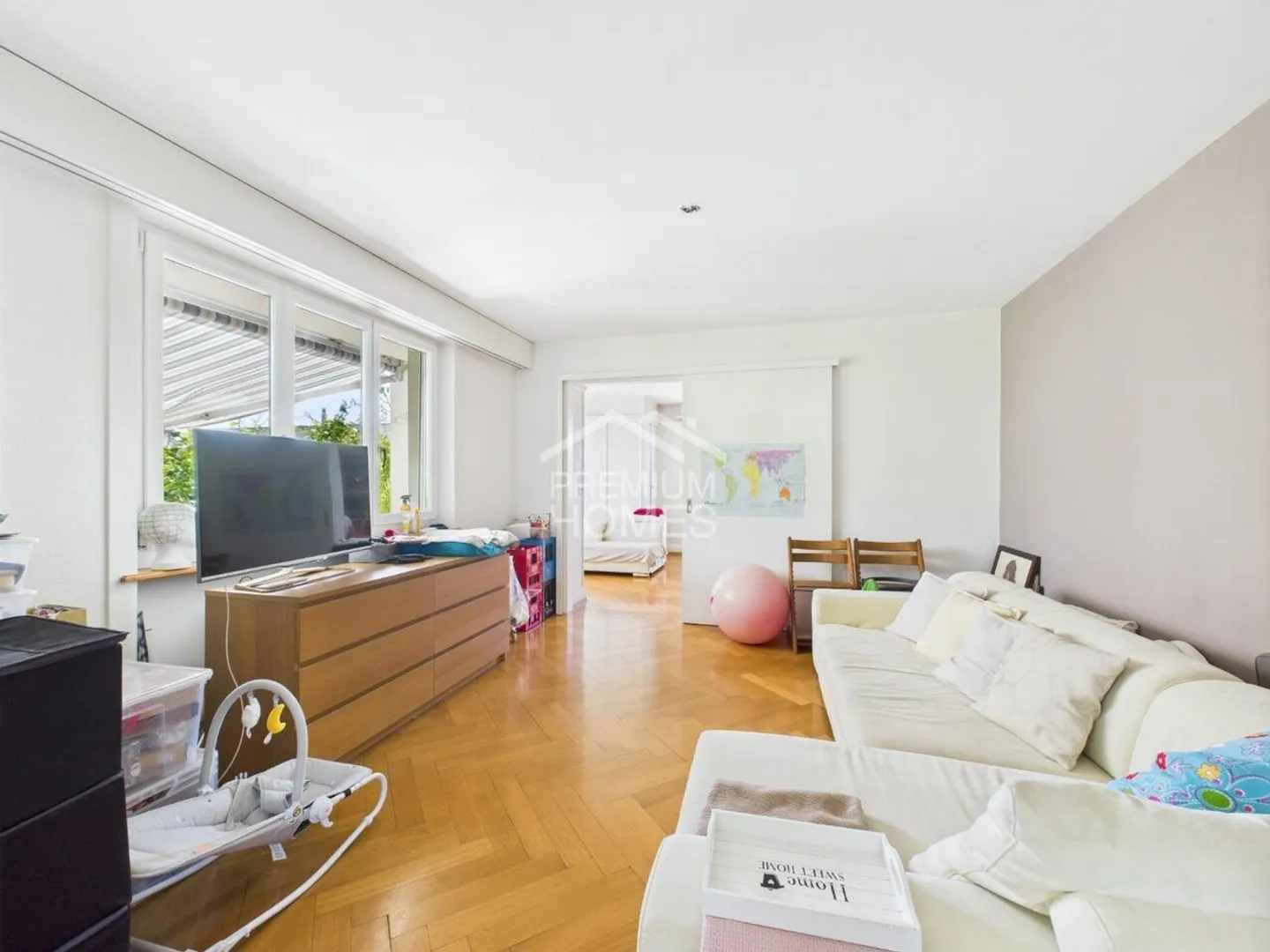 Living and Renting in an Exclusive Property - Photo 2 of 9