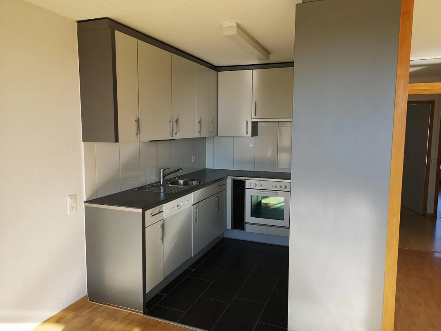 Appartamento luminoso di 4,5 stanze in affitto dal 01.04 - Foto 9 di 9