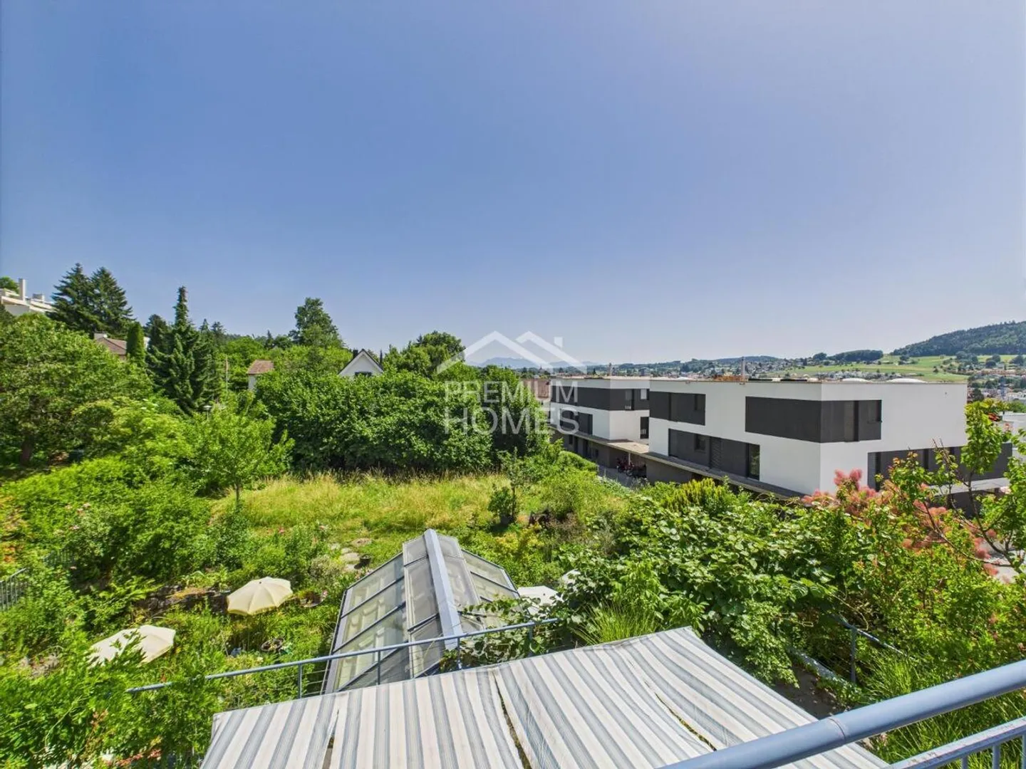 Living and Renting in an Exclusive Property - Photo 8 of 9