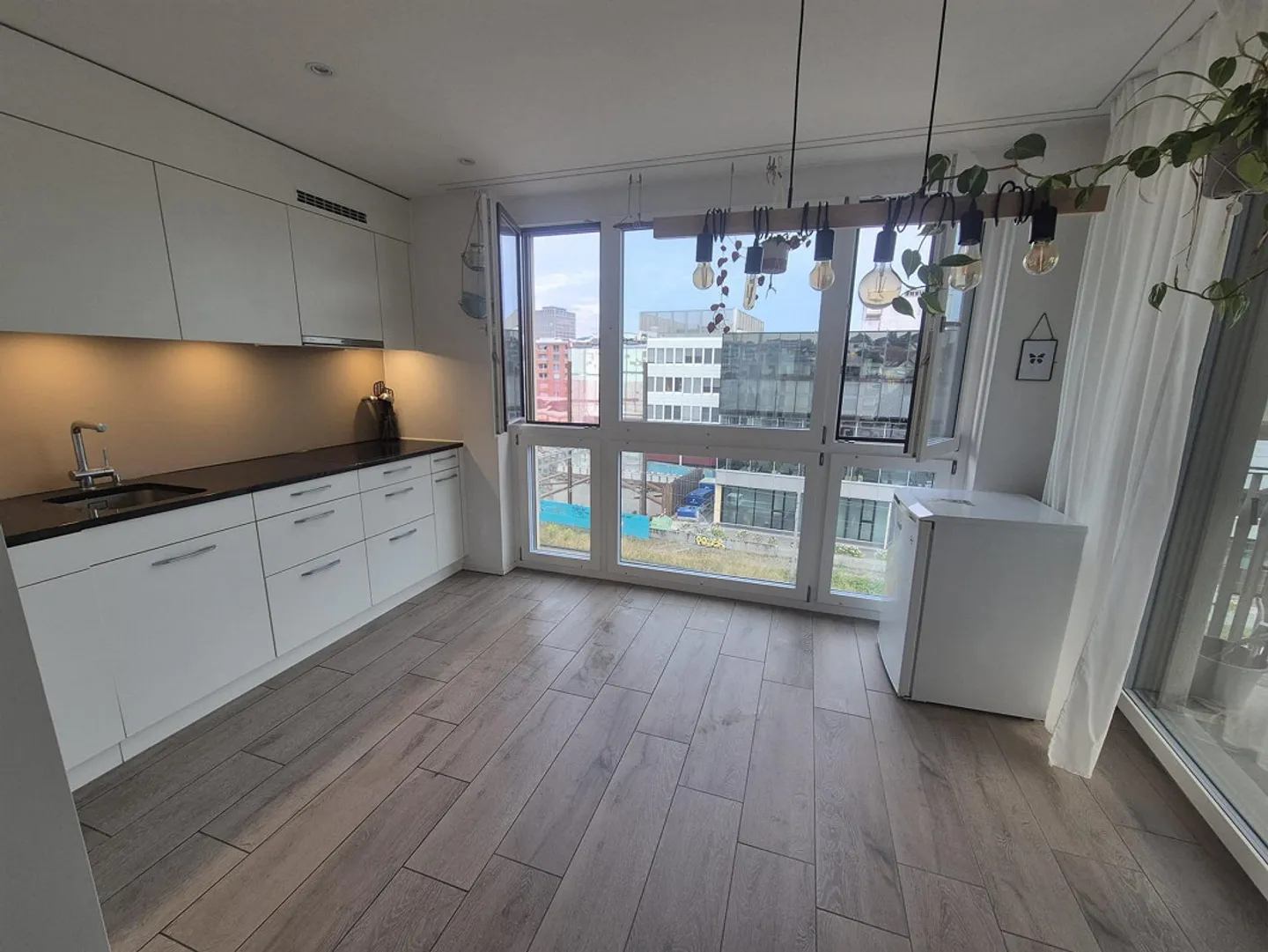 Appartement lumineux avec vue - Photo 3 sur 13