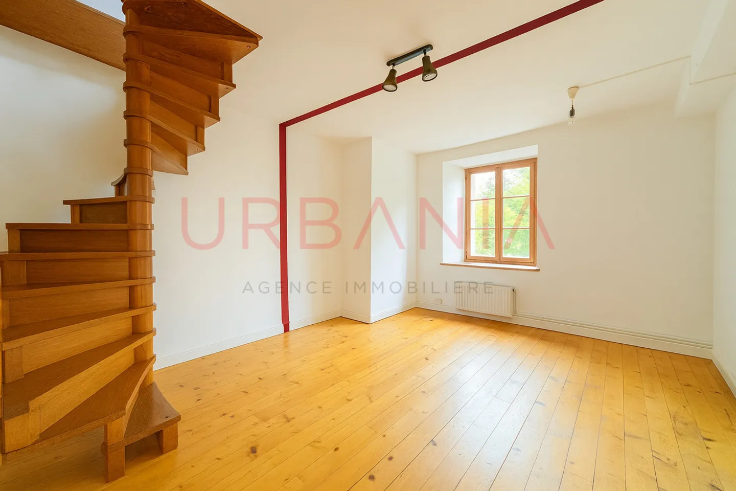 8-room apartment - Photo 2 of 6