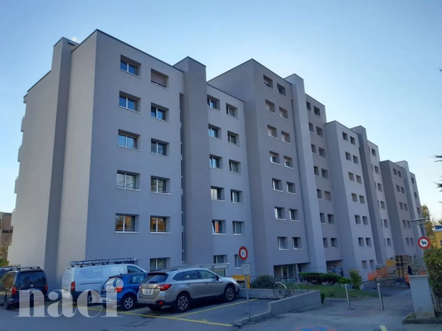 Place de Moto Couverte - Photo 1 sur 1