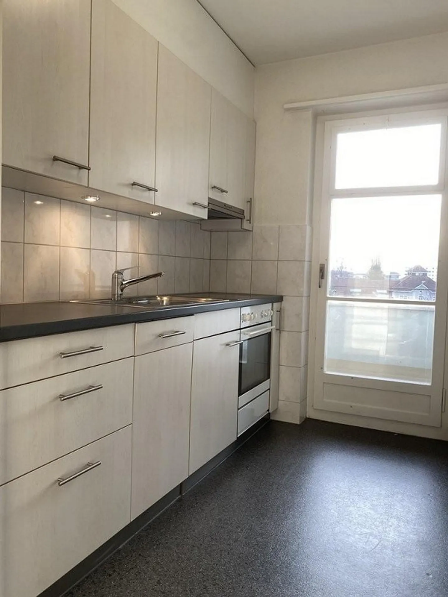 Central living on Libellenweg: Cozy 2-room apartment in Lyss - Photo 2 of 8