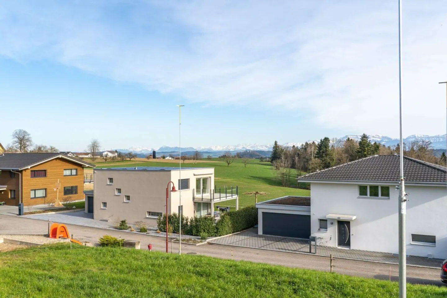 Attractive 5½ to 6½ Room Single-Family Homes - Photo 5 of 9