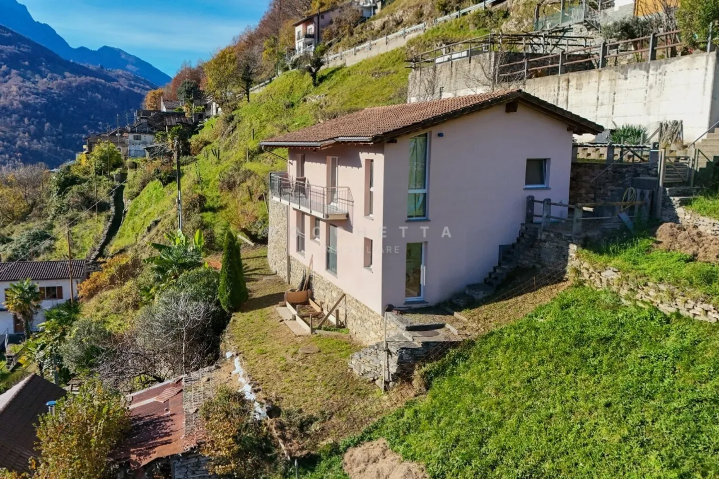 Single-family house with plenty of sun and fantastic views in the greenery - Photo 5 of 7