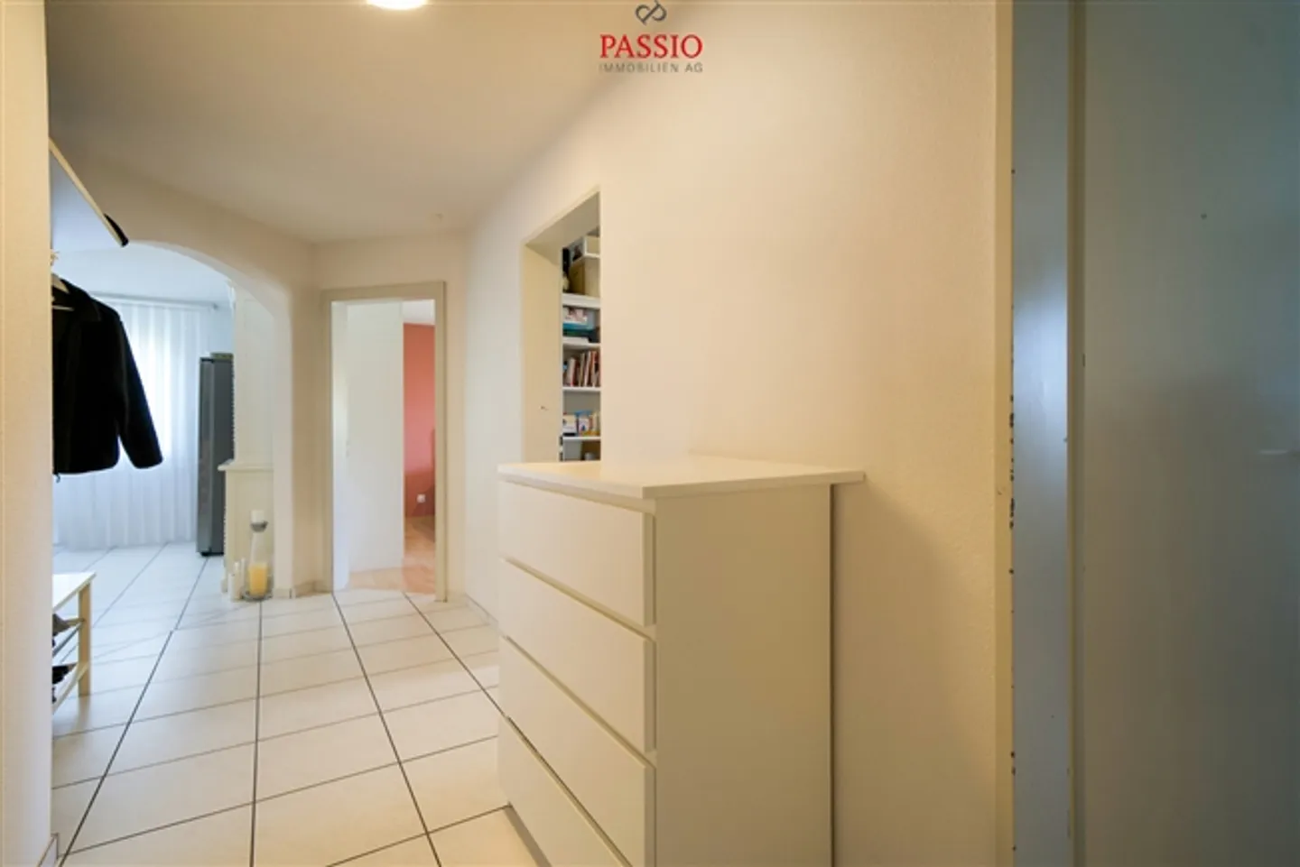 Appartement spacieux de 6,5 pièces avec vue panoramique et deux balcons - Photo 15 sur 20