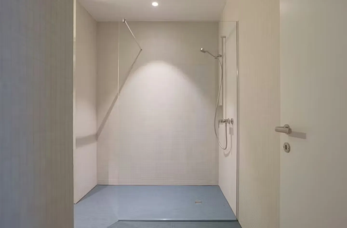 Charming Apartment in Basel - Photo 4 of 10