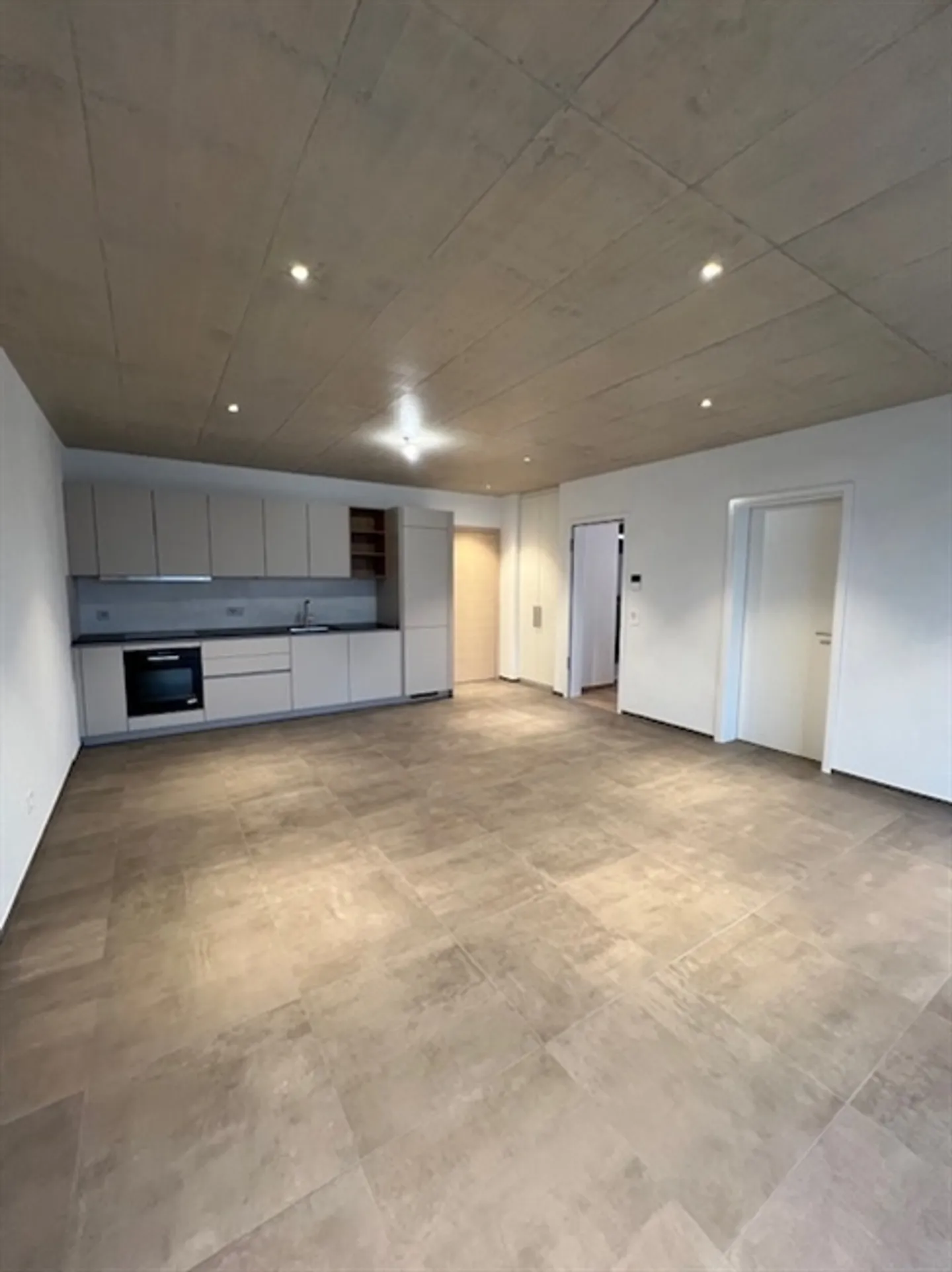 «Zu vermieten Hervorragende moderne und helle 2.5-Zimmer-Wohnung-1. OG» - Foto 1 von 7