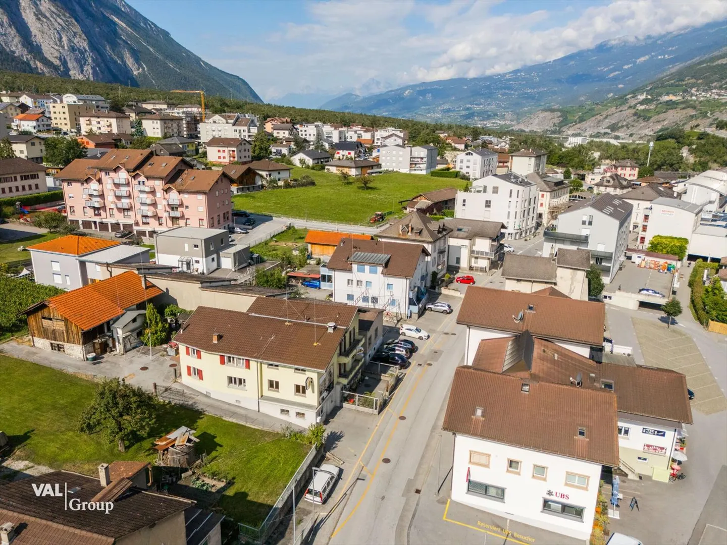 Central, moderne, économe en énergie - Vivre à Susten - Photo 1 sur 13