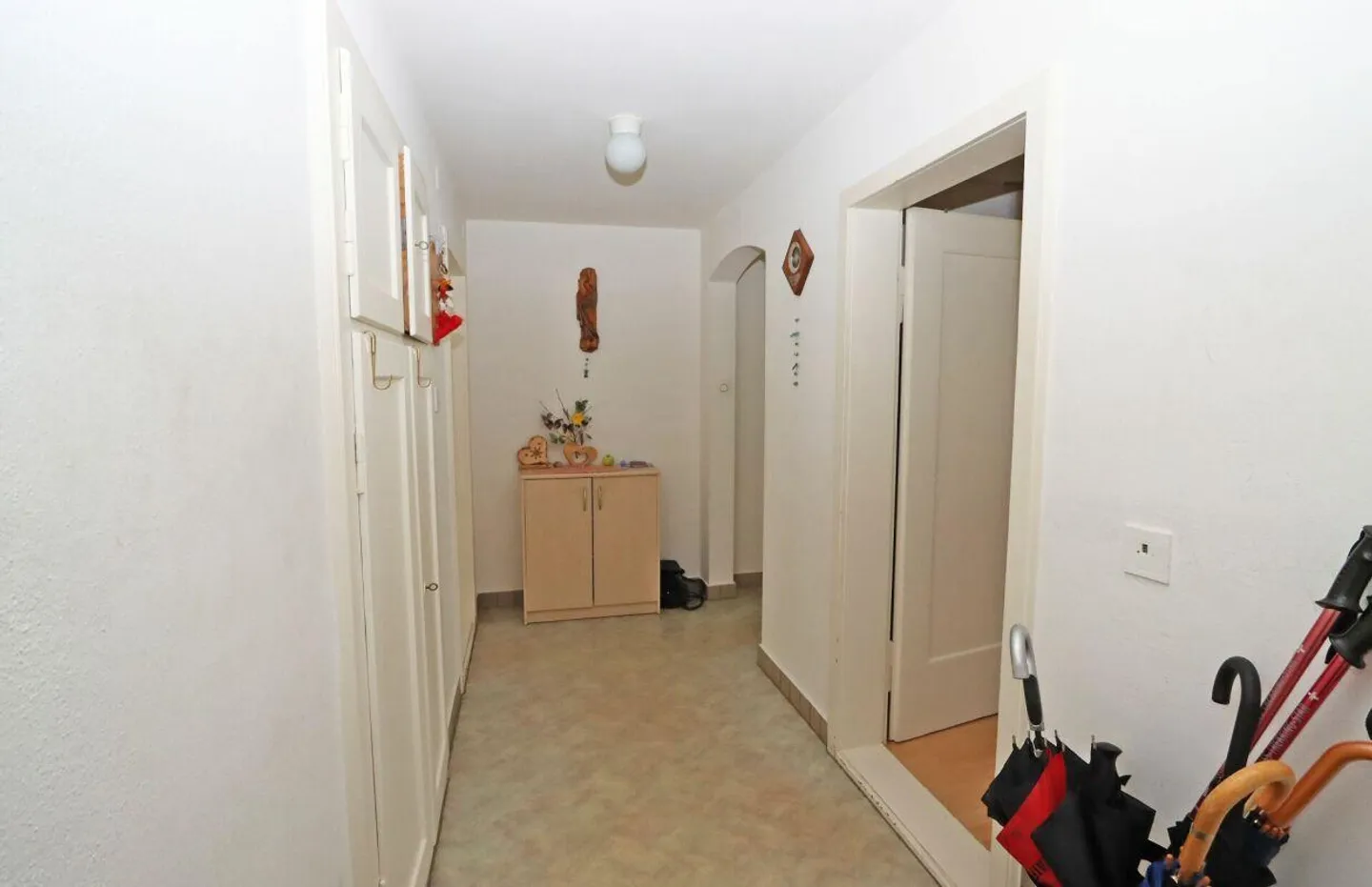 Multi-family house with 4 residential units and a commercial space in Unte... - Photo 15 of 30
