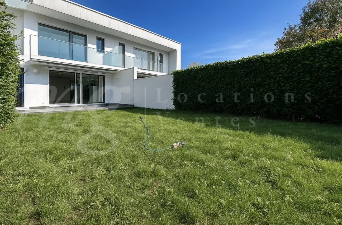 Bella casa moderna con 6 stanze e giardino a sud - Foto 1 di 16