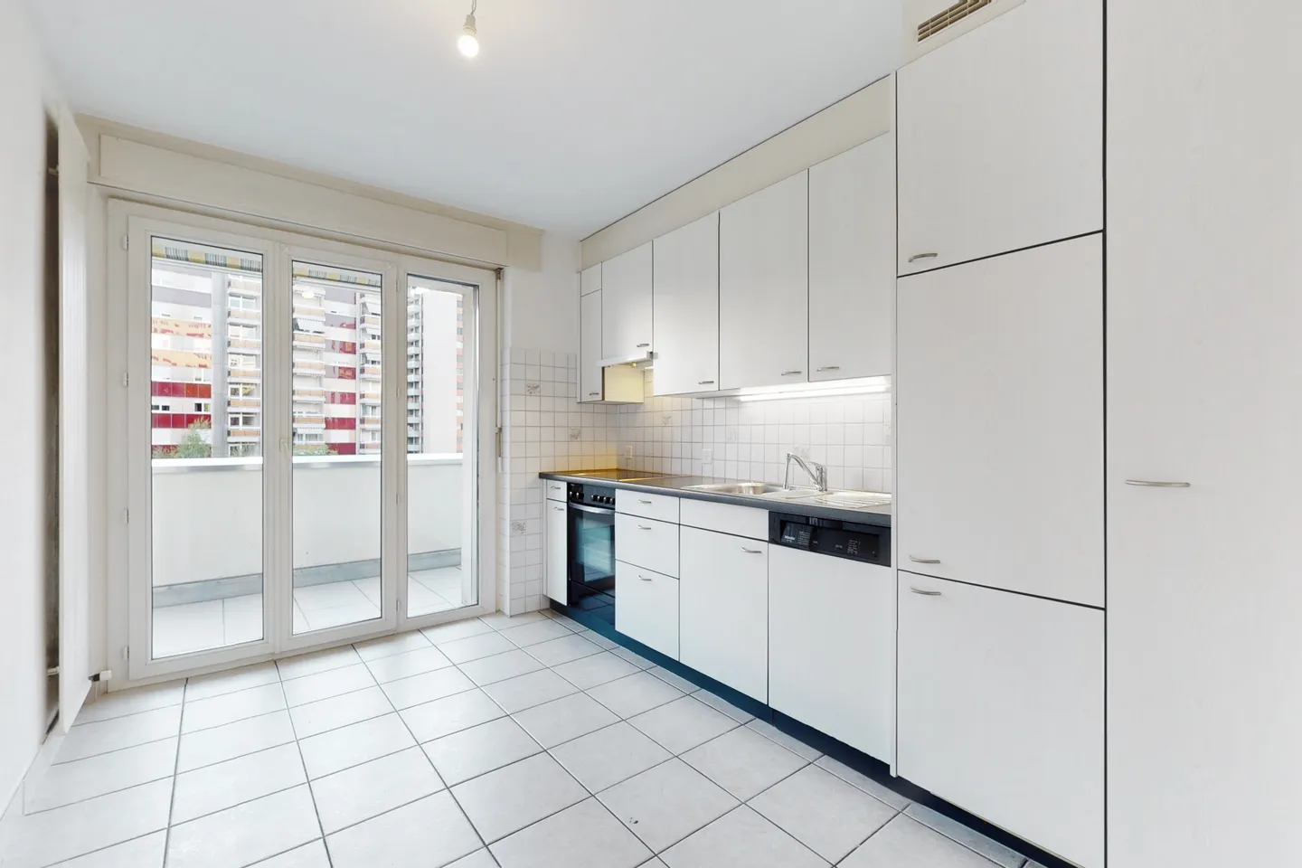 Geräumige Wohnung mit Balkon - Foto 2 von 2