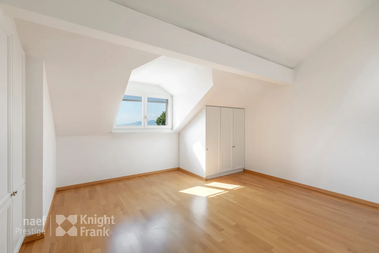 Apartment with 5.5 rooms in the attic directly by the water for sale in Villeneuve - Photo 9 of 9