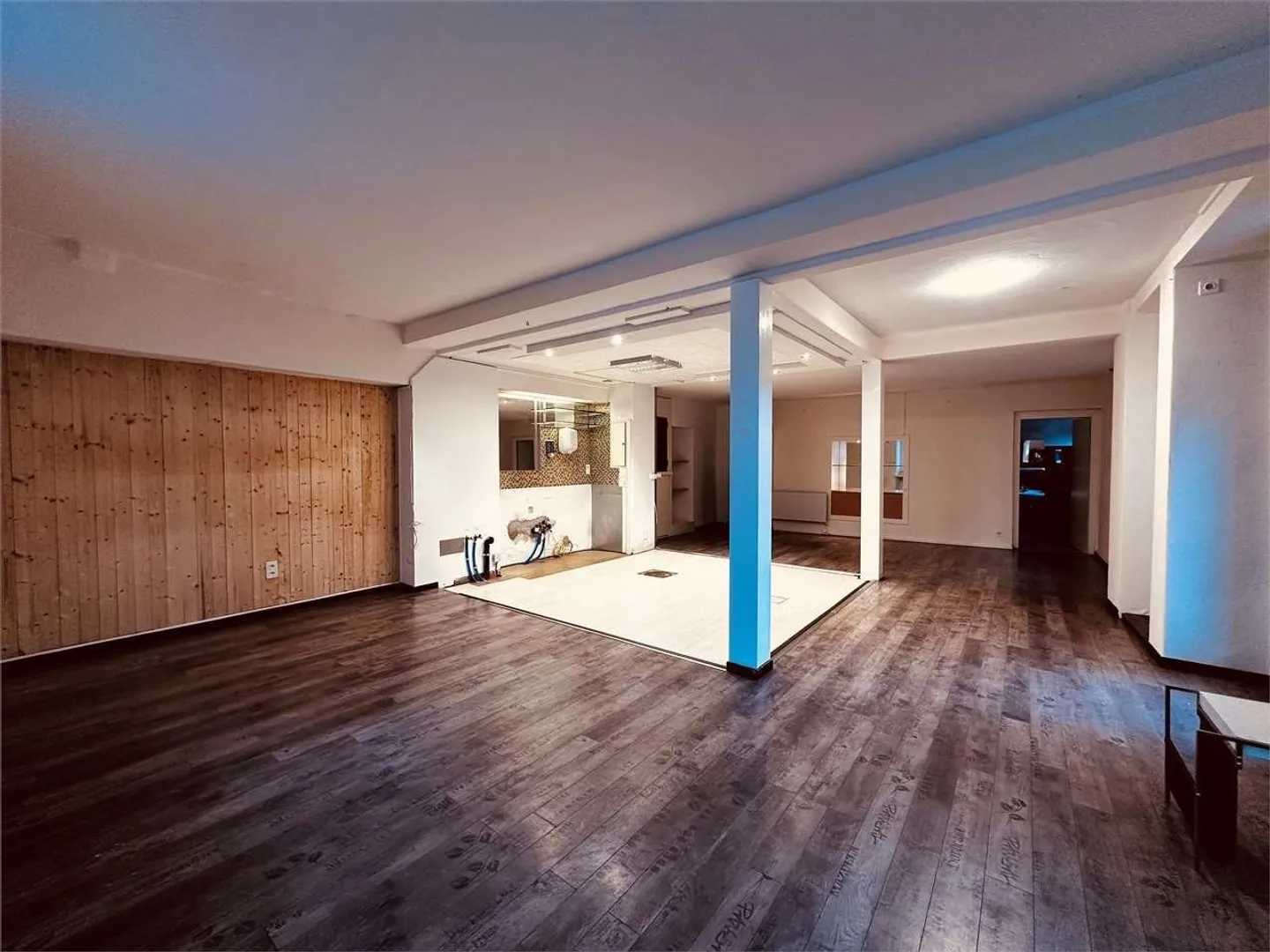 Riva S. Vitale - We rent commercial space in Piazza Grande - Photo 1 of 7