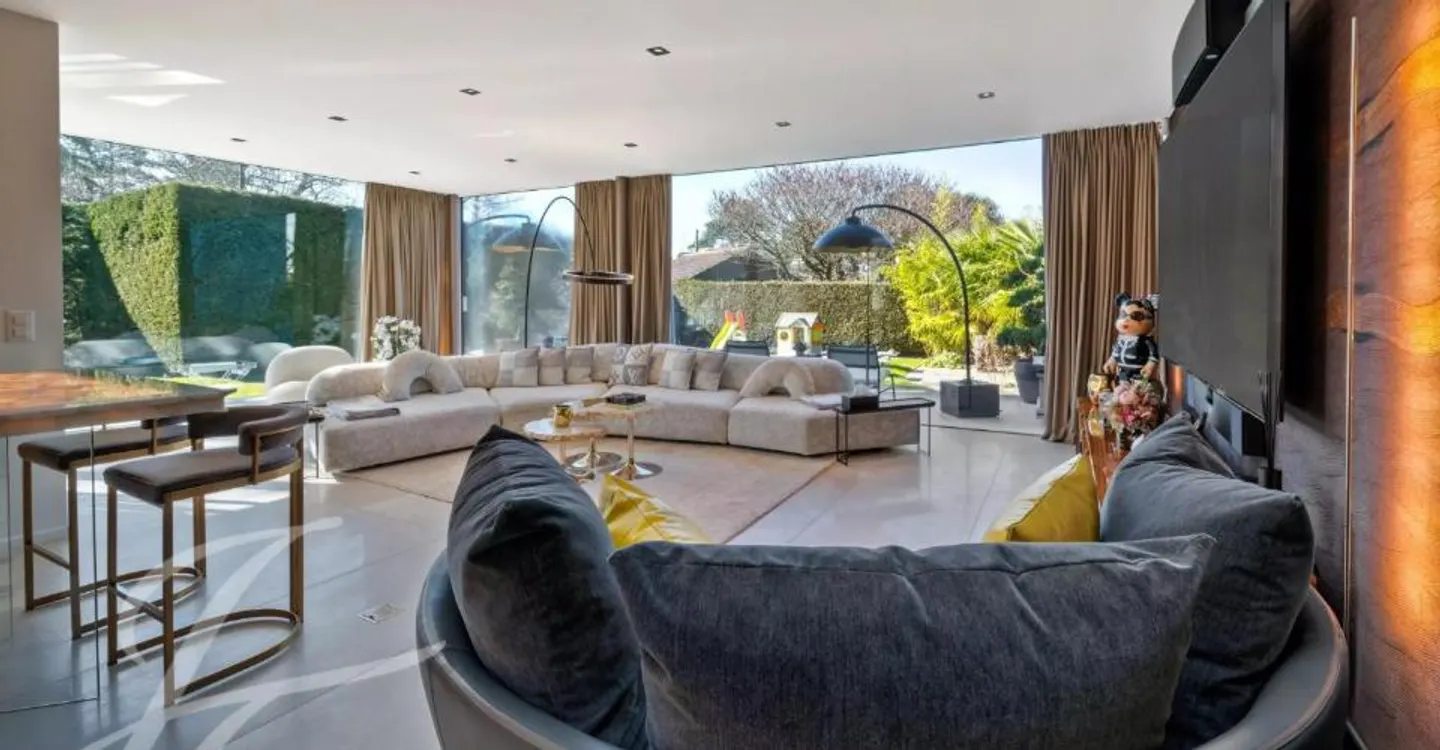Bright Villa in a Residential Area - Photo 7 of 12