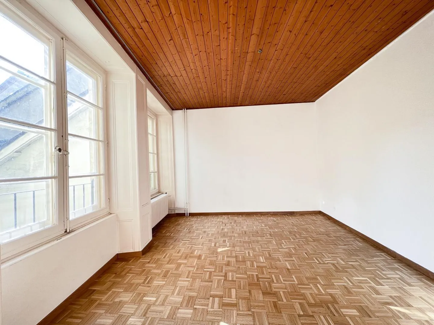 3.5-room apartment in the heart of the historic center of Neuchâtel - Photo 4 of 7