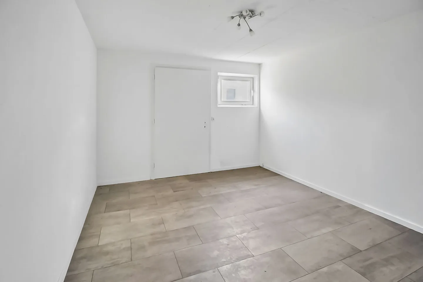 Una casa con spazio per il completamento personale - Foto 8 di 13