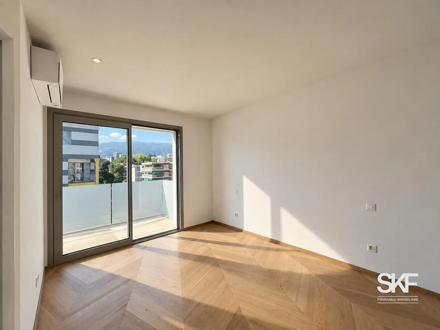 MASSAGNO - À VENDRE PENTHOUSE NEUF AVEC TERRASSE VUE SUR LE LAC - Photo 8 sur 15