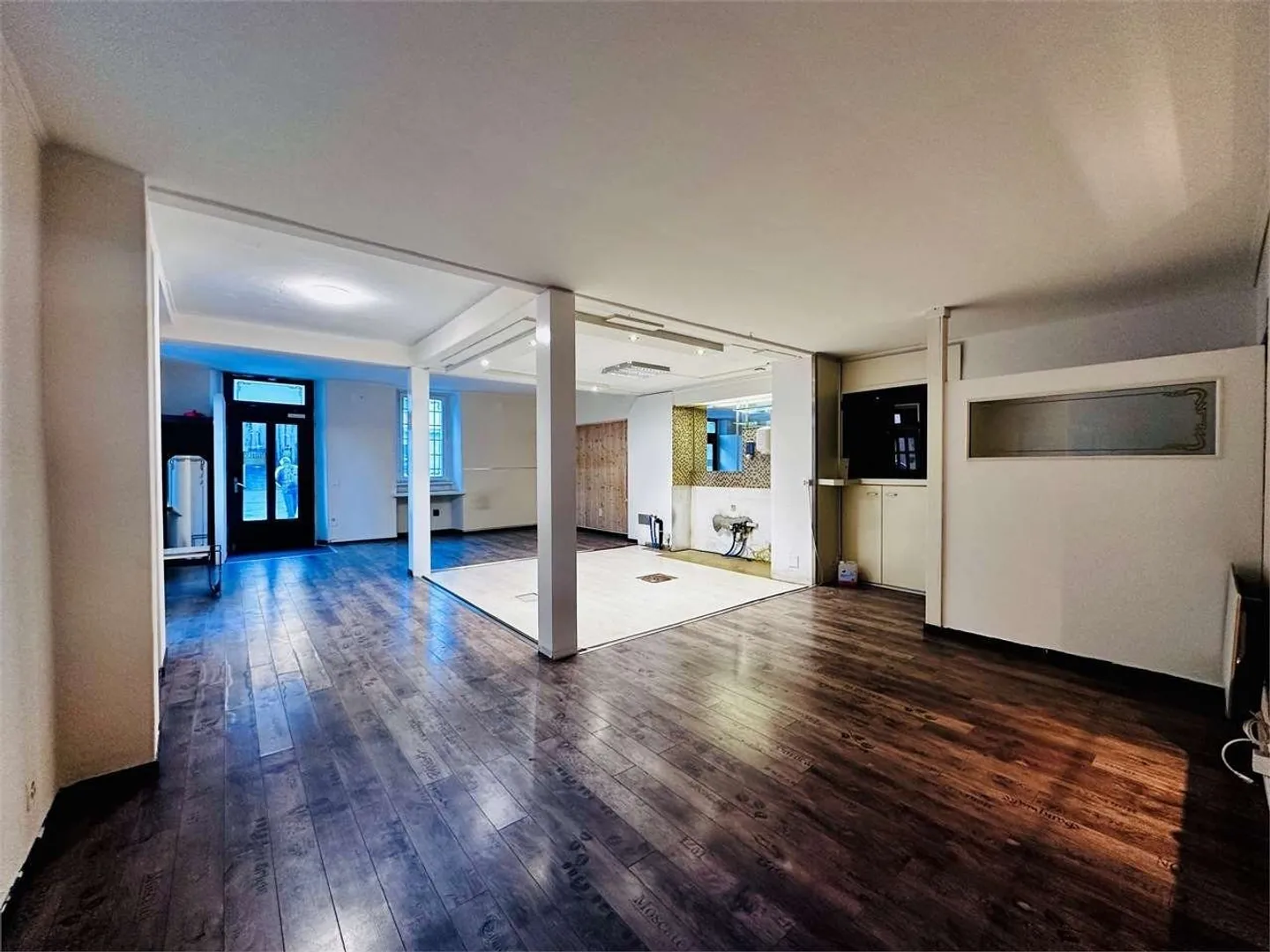 Riva S. Vitale - We rent commercial space in Piazza Grande - Photo 3 of 7