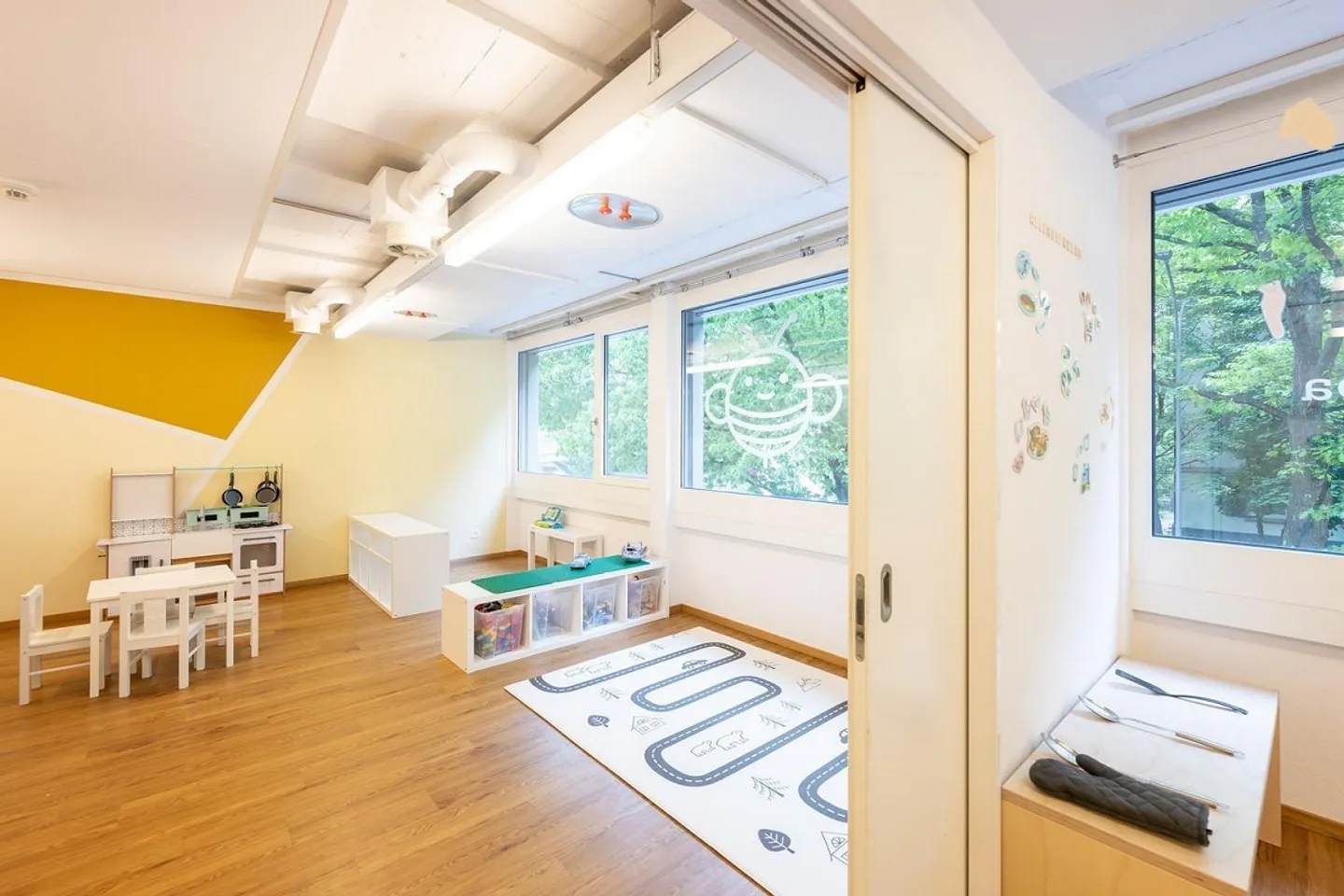Spazio commerciale flessibile in posizione centrale ideale per asilo nido, ufficio o studio - Foto 8 di 12
