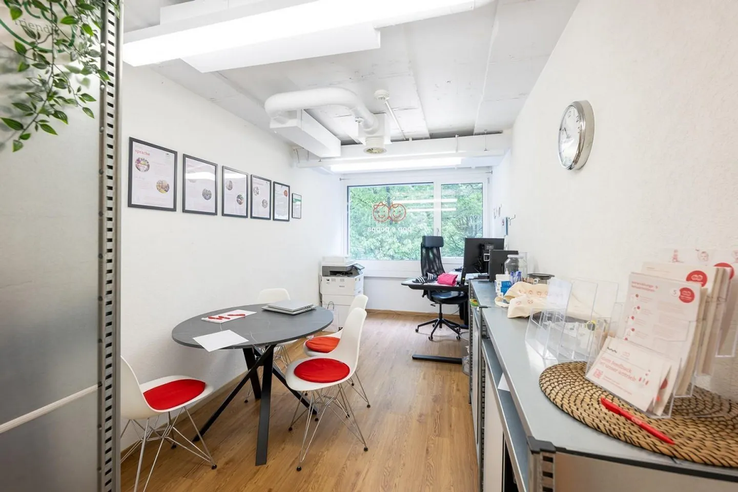 Spazio commerciale flessibile in posizione centrale ideale per asilo nido, ufficio o studio - Foto 6 di 12