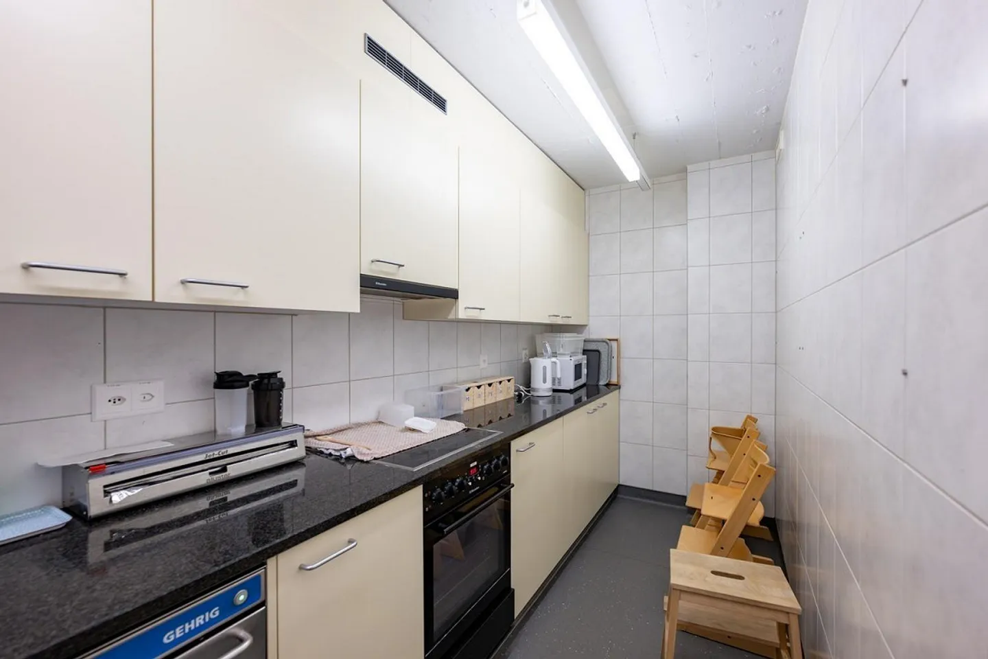 Spazio commerciale flessibile in posizione centrale ideale per asilo nido, ufficio o studio - Foto 12 di 12