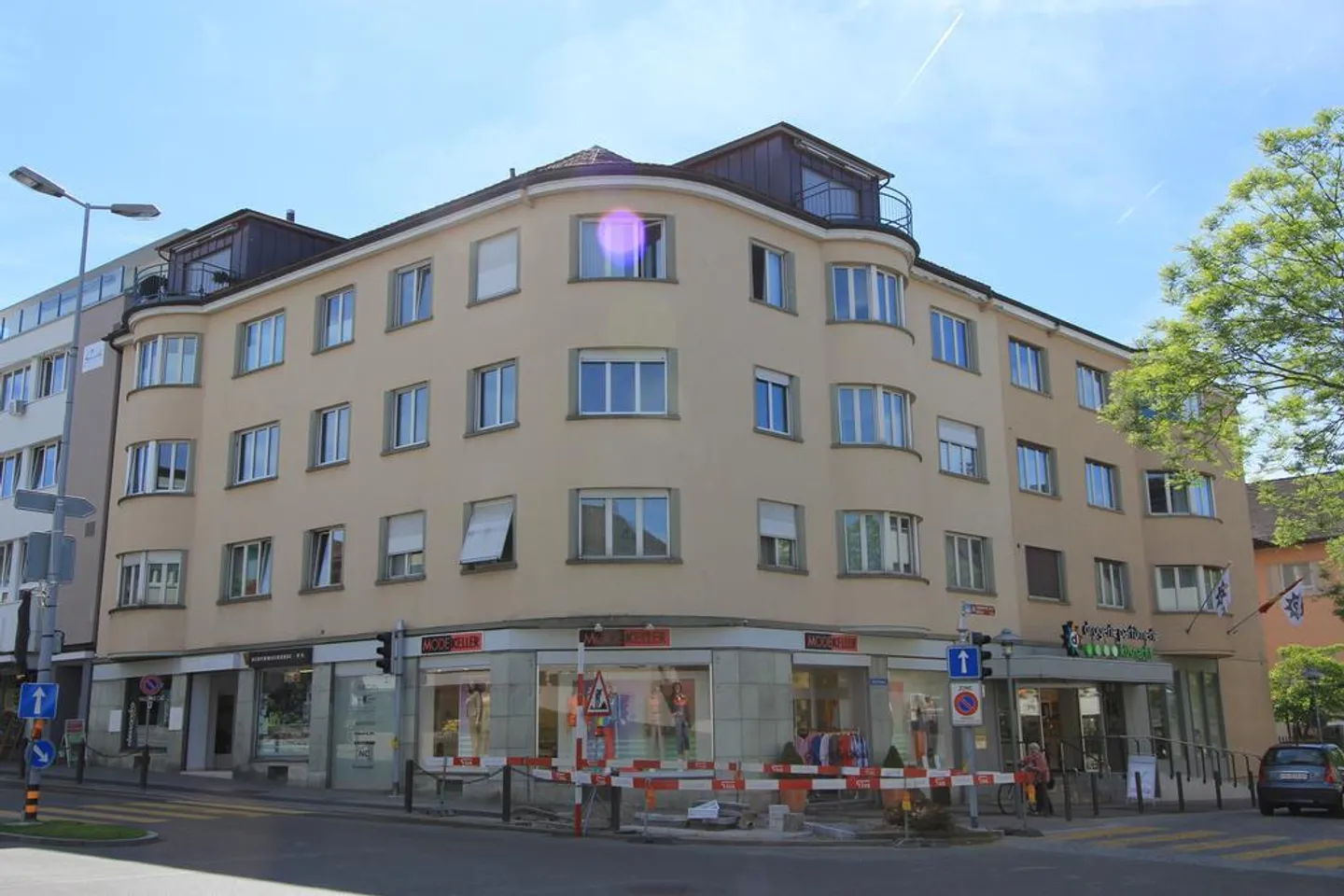 Appartement attrayant, fraîchement rénové de 4 pièces au cœur de Küsnacht ZH - Photo 1 sur 11